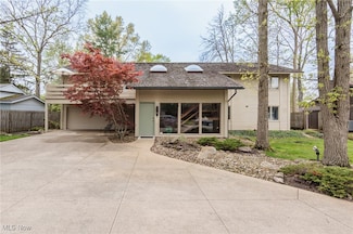 10830 Gate Post Rd, Strongsville, OH 44149