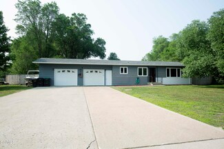38 Carlin Dr, Lincoln, ND 58504