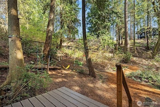 8042 Island Ct, Clinton, WA 98236