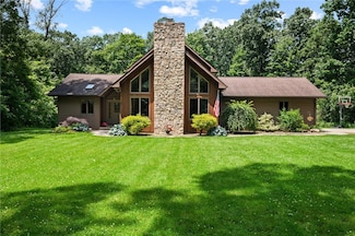 94 Troutman Rd, Hermitage, PA 16148