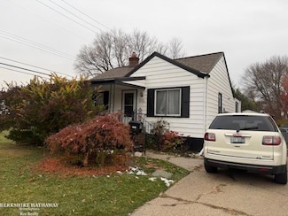 29081 Senator St, Roseville, MI 48066