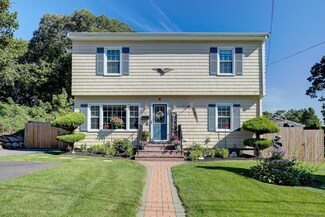 100 Bardsley St, Fall River, MA 02723