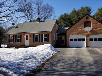 1 Ivanhoe Dr, Topsham, ME 04086