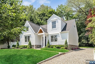 11 Carlton Ave, Ho Ho Kus, NJ 07423
