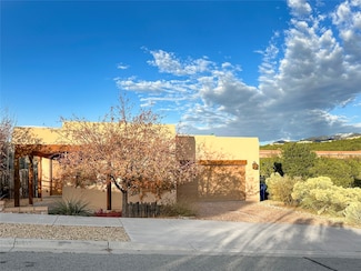 1651 Placita de Luna, Santa Fe, NM 87506