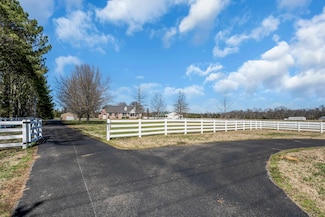 650 Jones Chapel Dr, Moscow, TN 38057