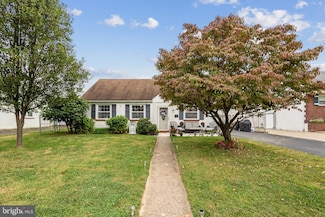 9805 Woodfern Rd, Philadelphia, PA 19115
