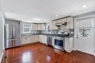 76 Chestnut St, Andover, MA 01810