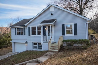 9 NW Englewood Ct, Kansas City, MO 64118