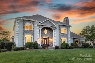 1133 N Shore Dr, Hickory, NC 28601