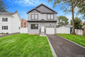 27 Elizabeth Ct, Hempstead, NY 11550