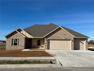 215 N Sheep Dog Ave, Farmington, AR 72730