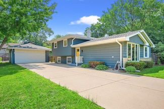 5523 Pershing Ave, Downers Grove, IL 60515