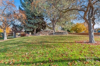 352 E Brookhollow Dr, Boise, ID 83706