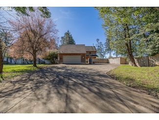 593 W 4th St, Coquille, OR 97423