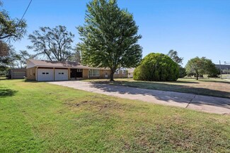 2404 N Halstead St, Hutchinson, KS 67502