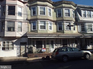 323 W Oak St, Shenandoah, PA 17976