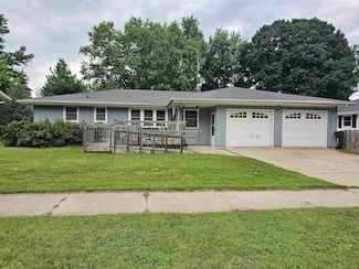 515 Park Ave, Waupaca, WI 54981