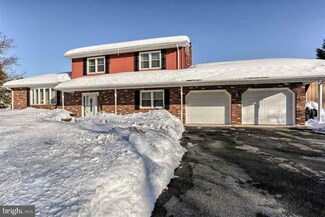 16 Enck Dr, Boiling Springs, PA 17007