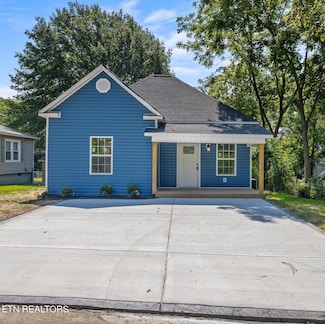 423 Illinois Ave, Etowah, TN 37331