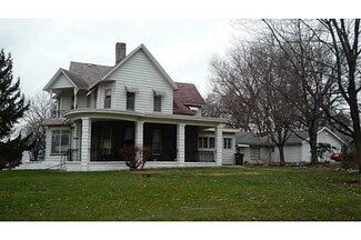 803 Oak Park Ave, Des Moines, IA 50313