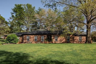 2212 Oakwood Dr E, Franklin, TN 37064