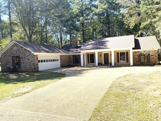 109 Hollow Pine Dr, Byram, MS 39272