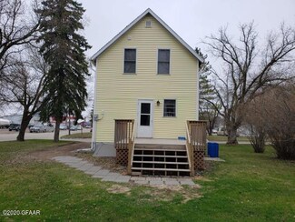 317 9th St E, Thief River Falls, MN 56701
