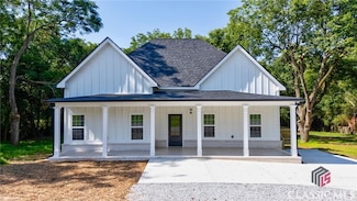 540 Sunset Ave, Comer, GA 30629