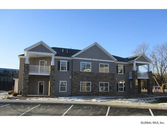 15 Marions Way, Mechanicville, NY 12118