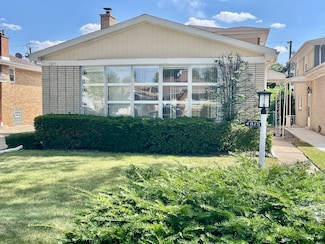 4825 W Sherwin Ave, Lincolnwood, IL 60712