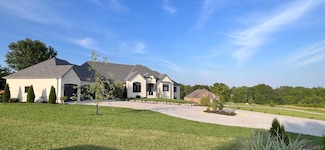 1190 N Elmhurst Rd, Springfield, MO 65802