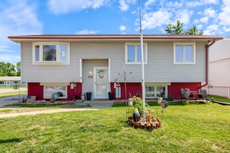 1217 Willow Dr, Carter Lake, IA 51510