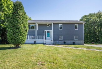 38 Lake St, Somerset, MA 02726