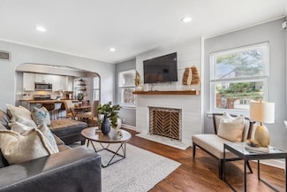 1900 W 73rd St, Prairie Village, KS 66208