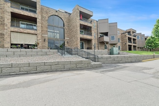 2240 Midland Grove Rd Unit 201, Roseville, MN 55113