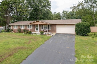 116 Wynnbrook Dr, Hendersonville, NC 28792