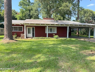 103 Houston St, Crystal Springs, MS 39059