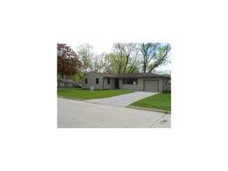 1203 Center St NE, Cedar Rapids, IA 52402