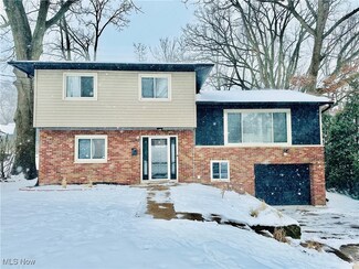 2642 Berne St, Akron, OH 44312
