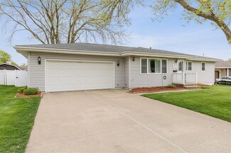 14 27th Ave SW, Cedar Rapids, IA 52404