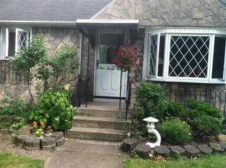 121 Avondale Place, Buffalo, NY 14210