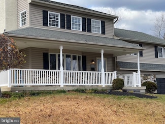 524 Penrose Ln, Warminster, PA 18974