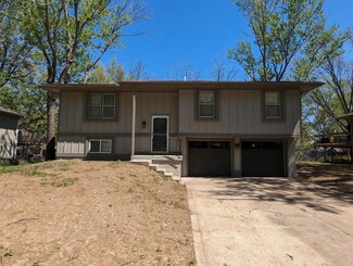 1707 SE Kingsway St, Oak Grove, MO 64075