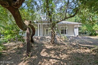 8920 Mermaid Ave, Ocean Springs, MS 39564