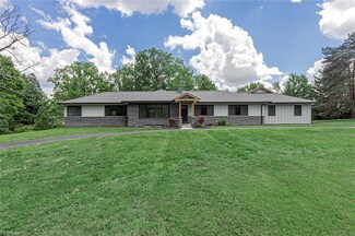55 Murwood Dr, Chagrin Falls, OH 44022