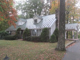 8849 Bluejay Rd, Kempton, PA 19529