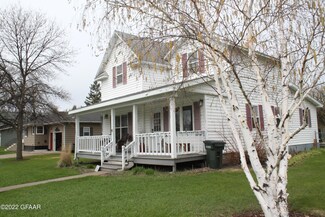 221 W Park Ave, Warren, MN 56762