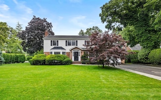 42 Locust St, Garden City, NY 11530