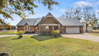 8452 E Blackwell Ave, Claremore, OK 74019